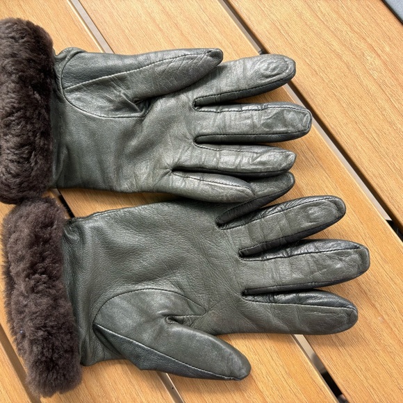 UGG Women's Leather gloves sheepskin collar & knit insert M Size - Picture 10 of 13